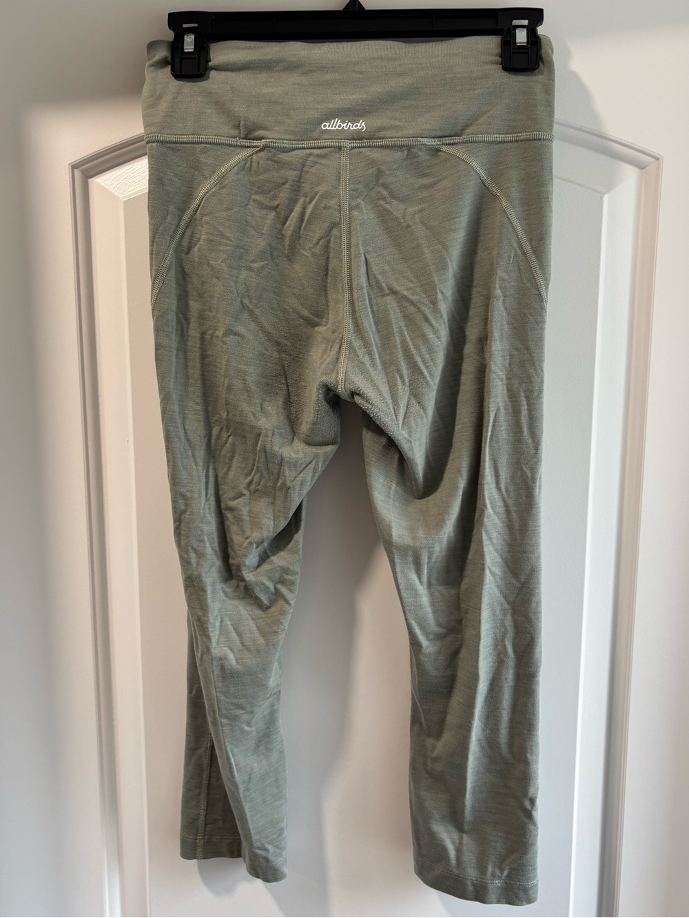 Allbirds 3/4 Length Sage Green Leggings - Picture 3 of 8